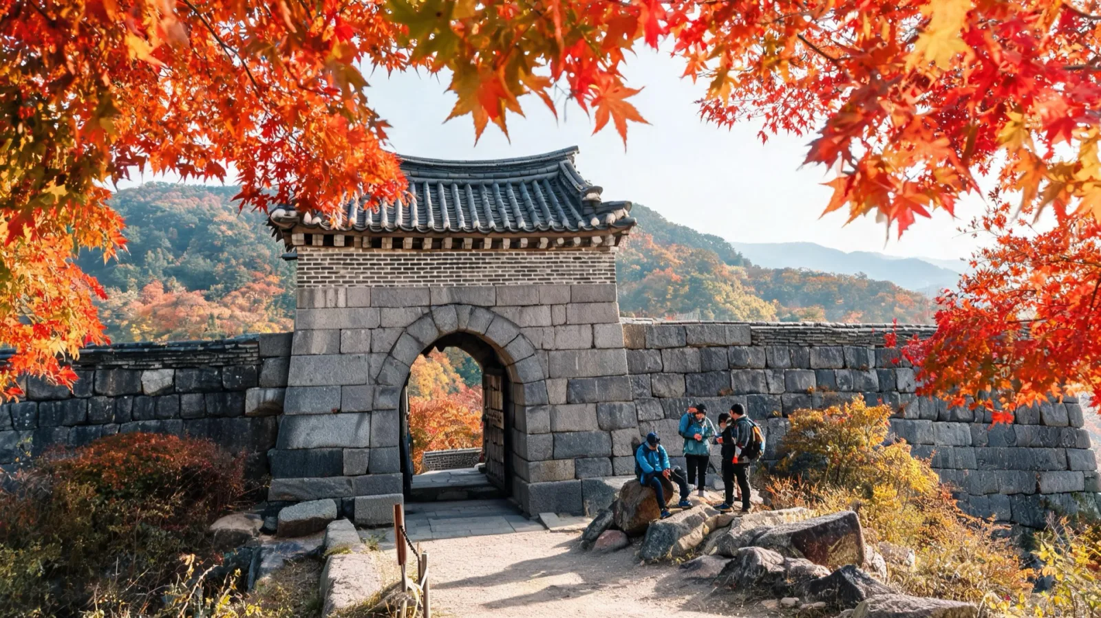 北漢山城大西門的秋日楓紅與石牆風光