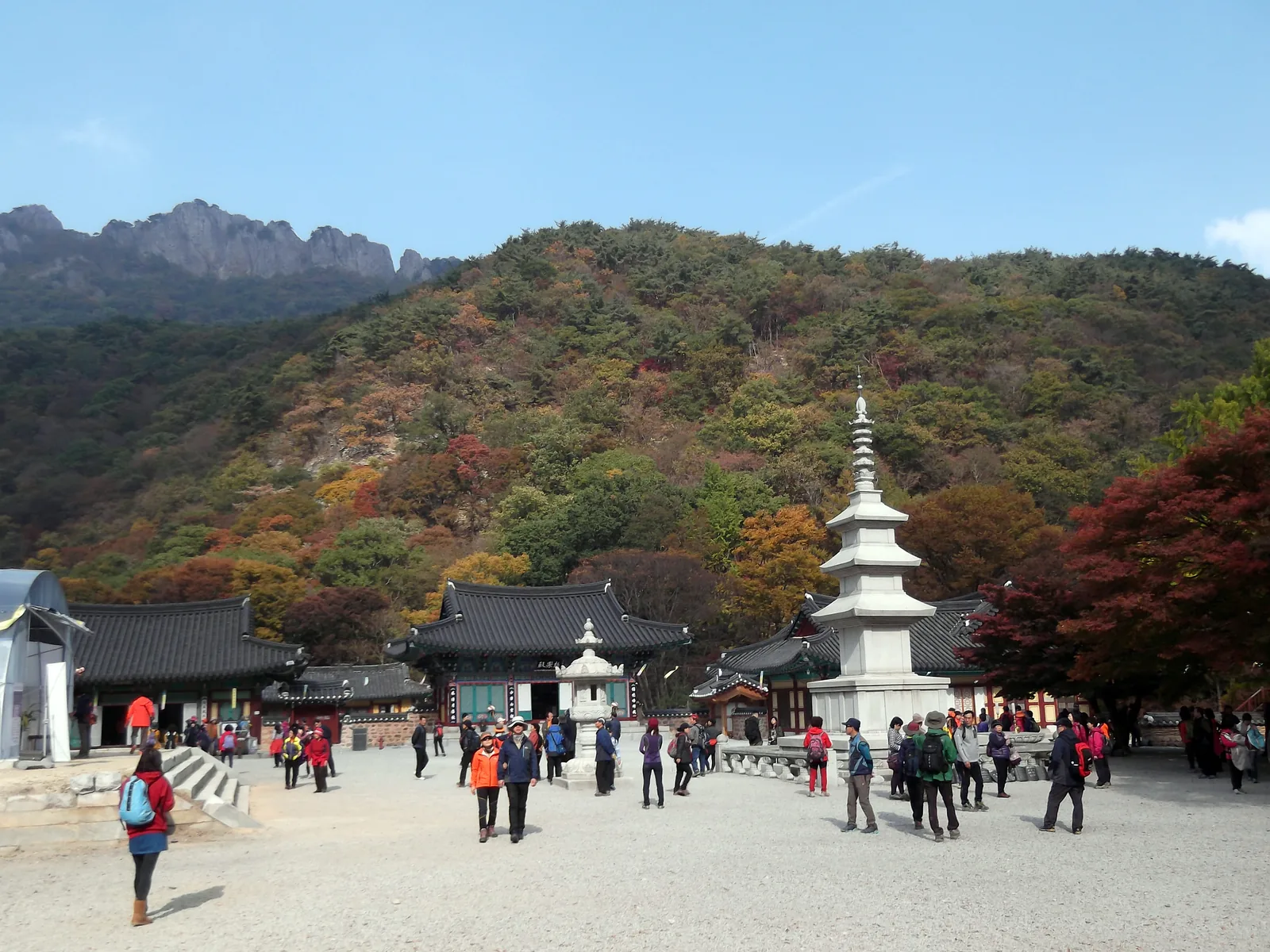 The courtyard and stone pagoda of Naejangsa, with the Naejangsan ridge behind only partly turned