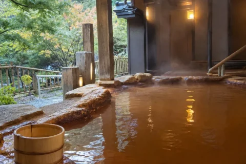 Reddish-brown spring water bath at Kin-no-Yu