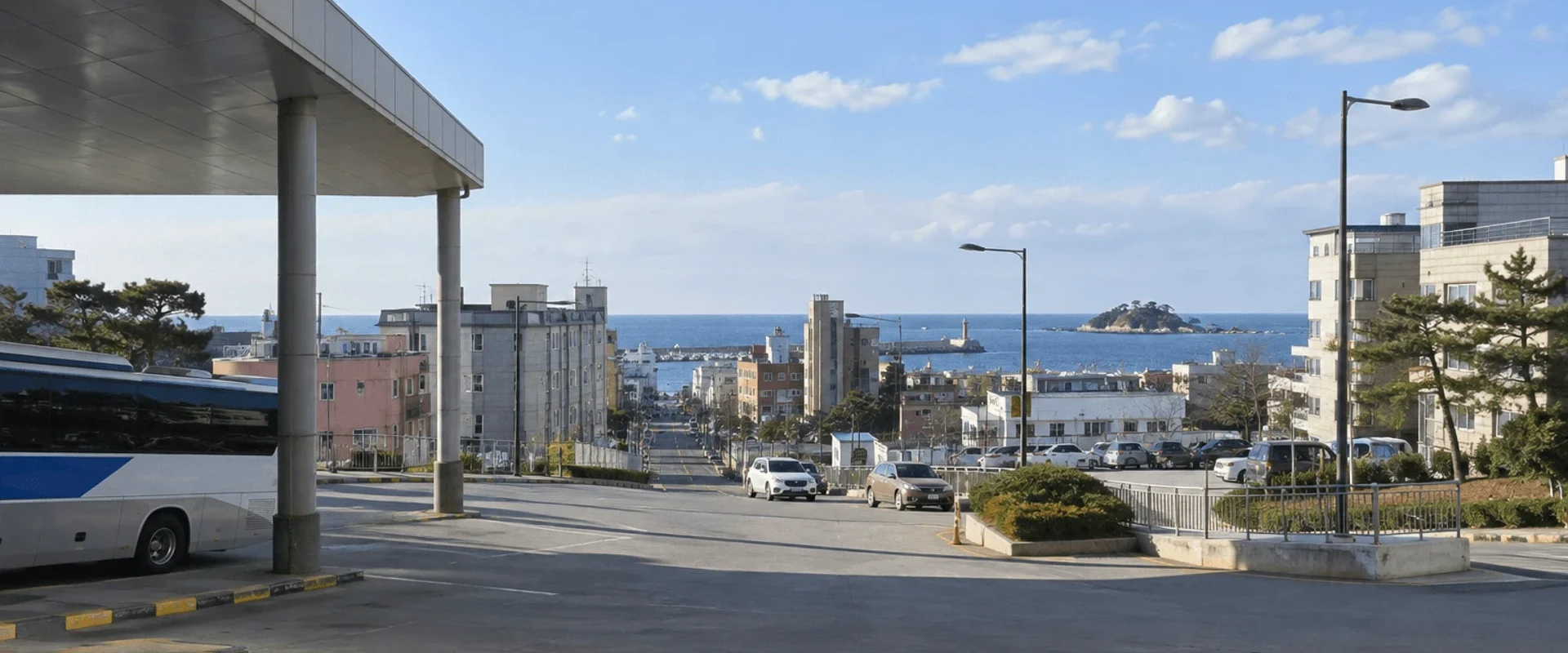 Example autumn view of the Sokcho coast and town