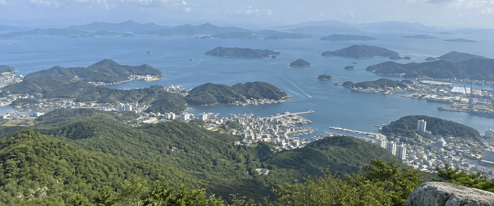 從彌勒山纜車俯瞰統營海景的示意影像