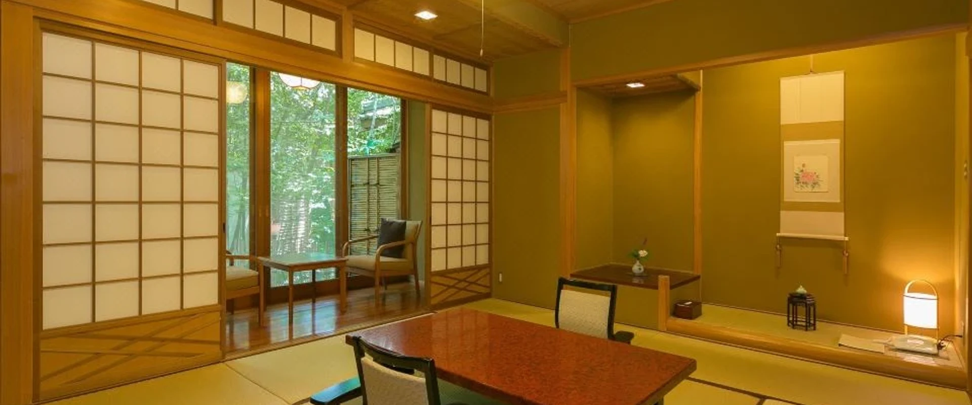 A tatami room with a low table and window seating at Hinoharu