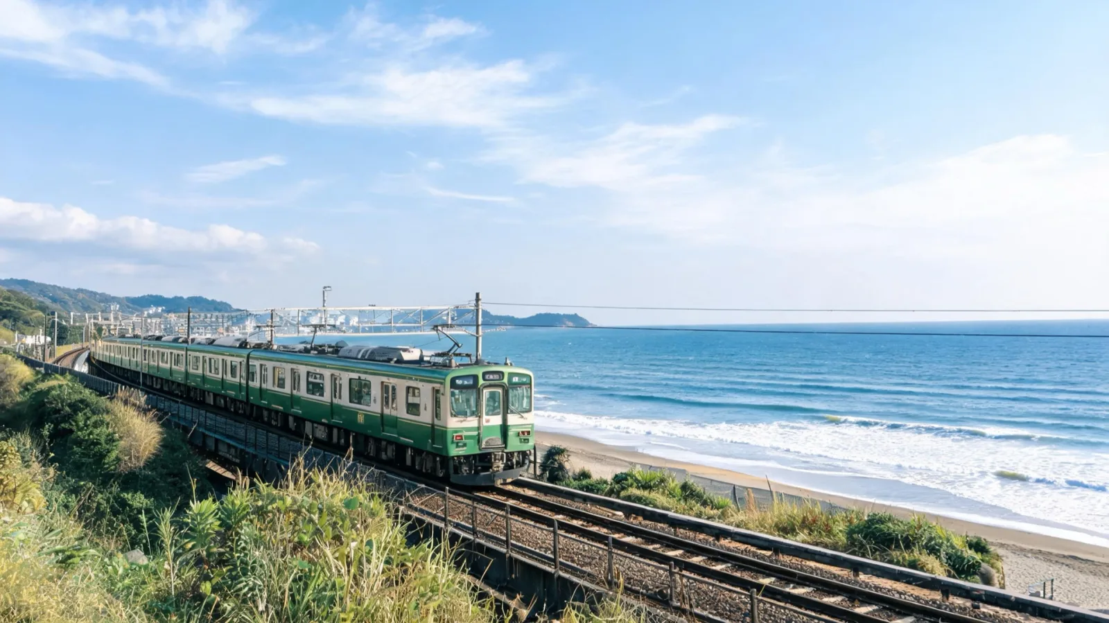 The Enoden train and the sea