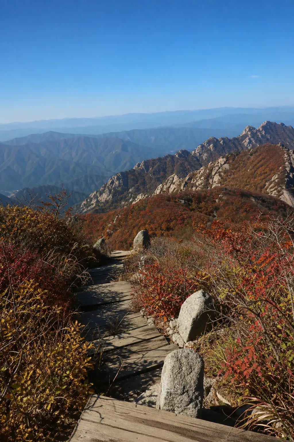秋季山稜與高地景觀氛圍
