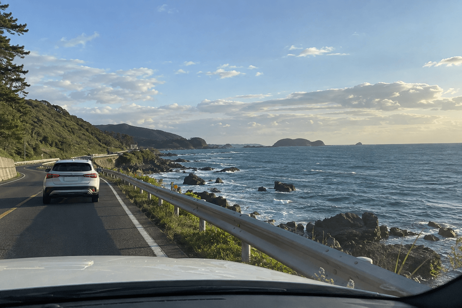 秋天江陵海岸道路與海景的示例畫面