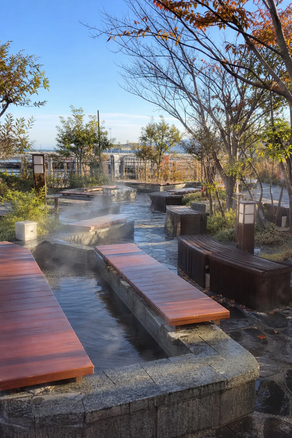 척산 足浴公園的足浴設施示意景色