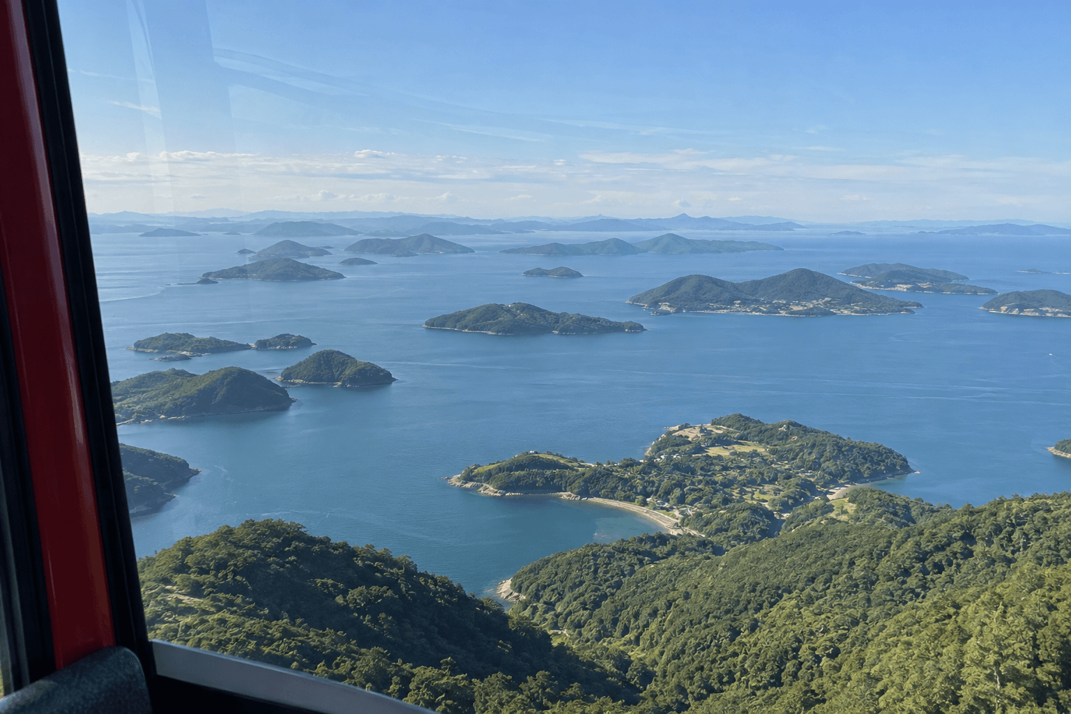 Example scene of the Hallyeosudo islands seen from the Mireuksan cable car